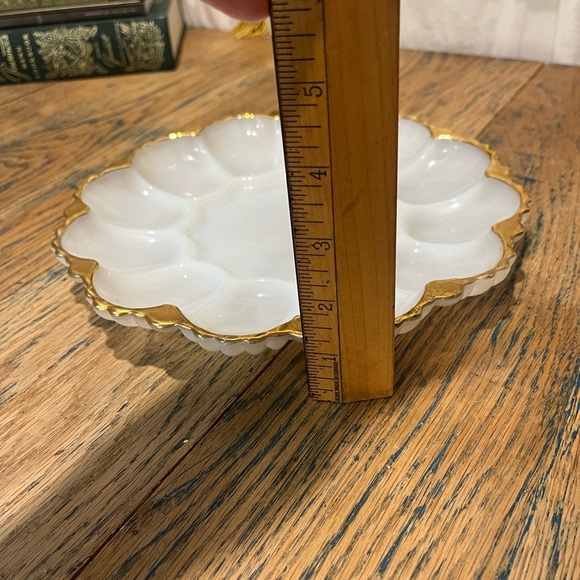 💛 ANCHOR HOCKING Fire-King White Milk Glass Deviled Egg Plate with Gold Trim - Picture 7 of 7